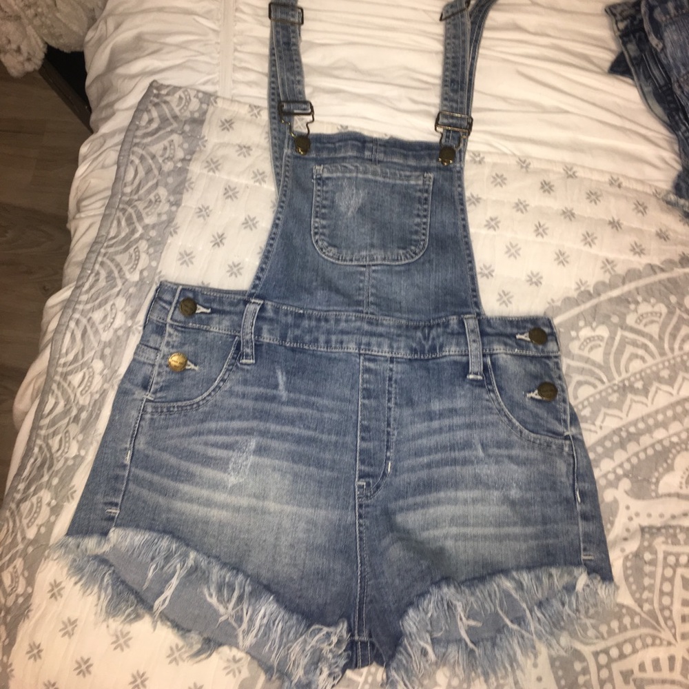 Overall shorts